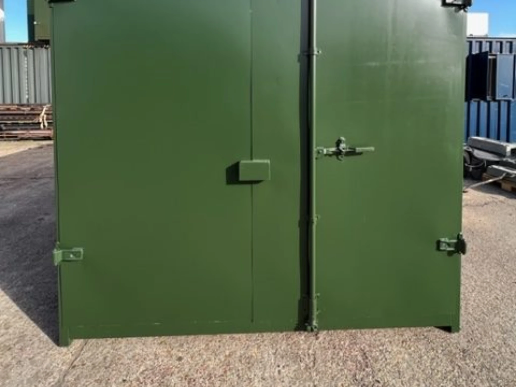 10ft used shipping container with closed flat panel doors