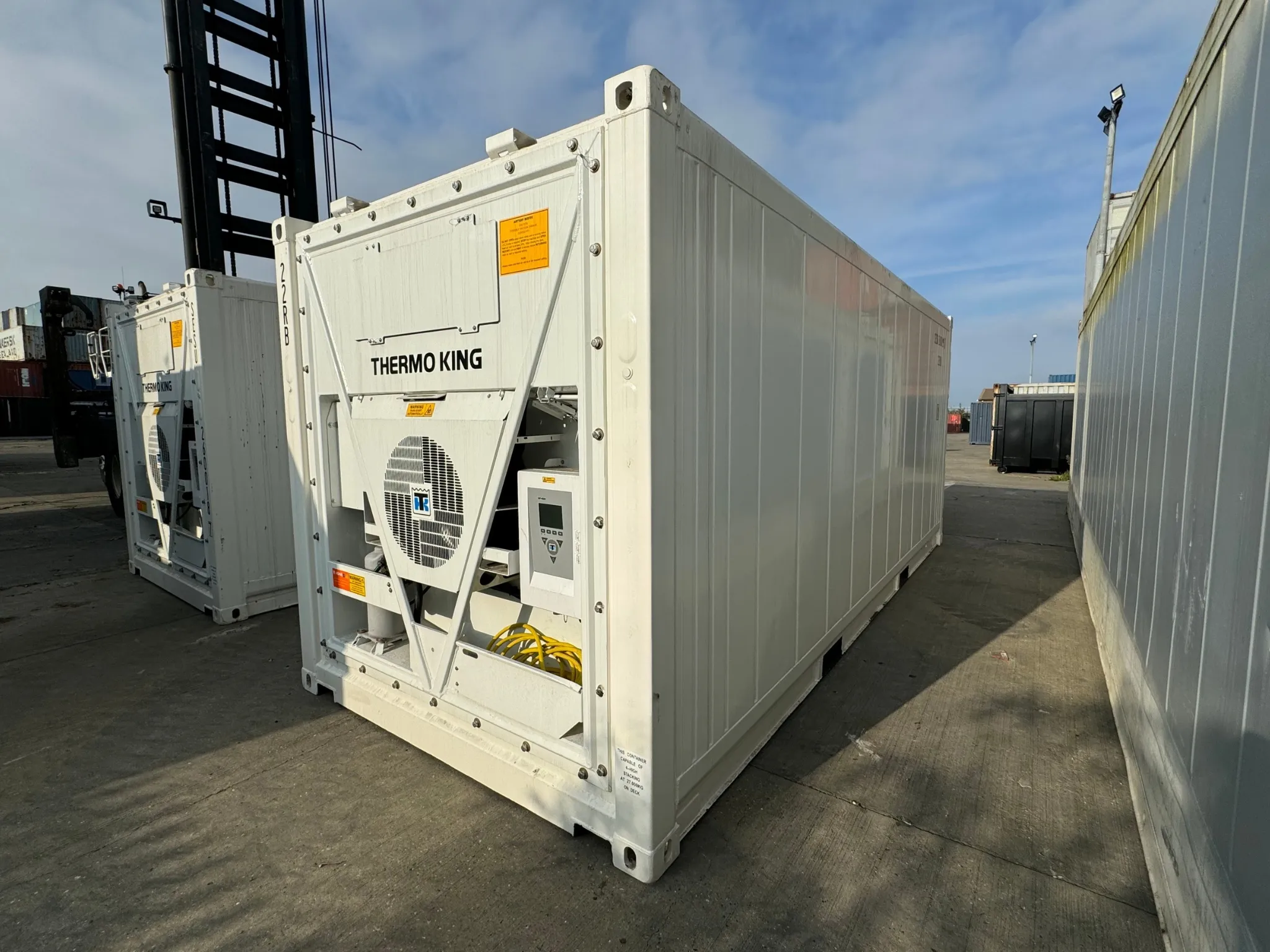 20ft new one trip refrigerated container with Thermo King cooling unit, side and front view.