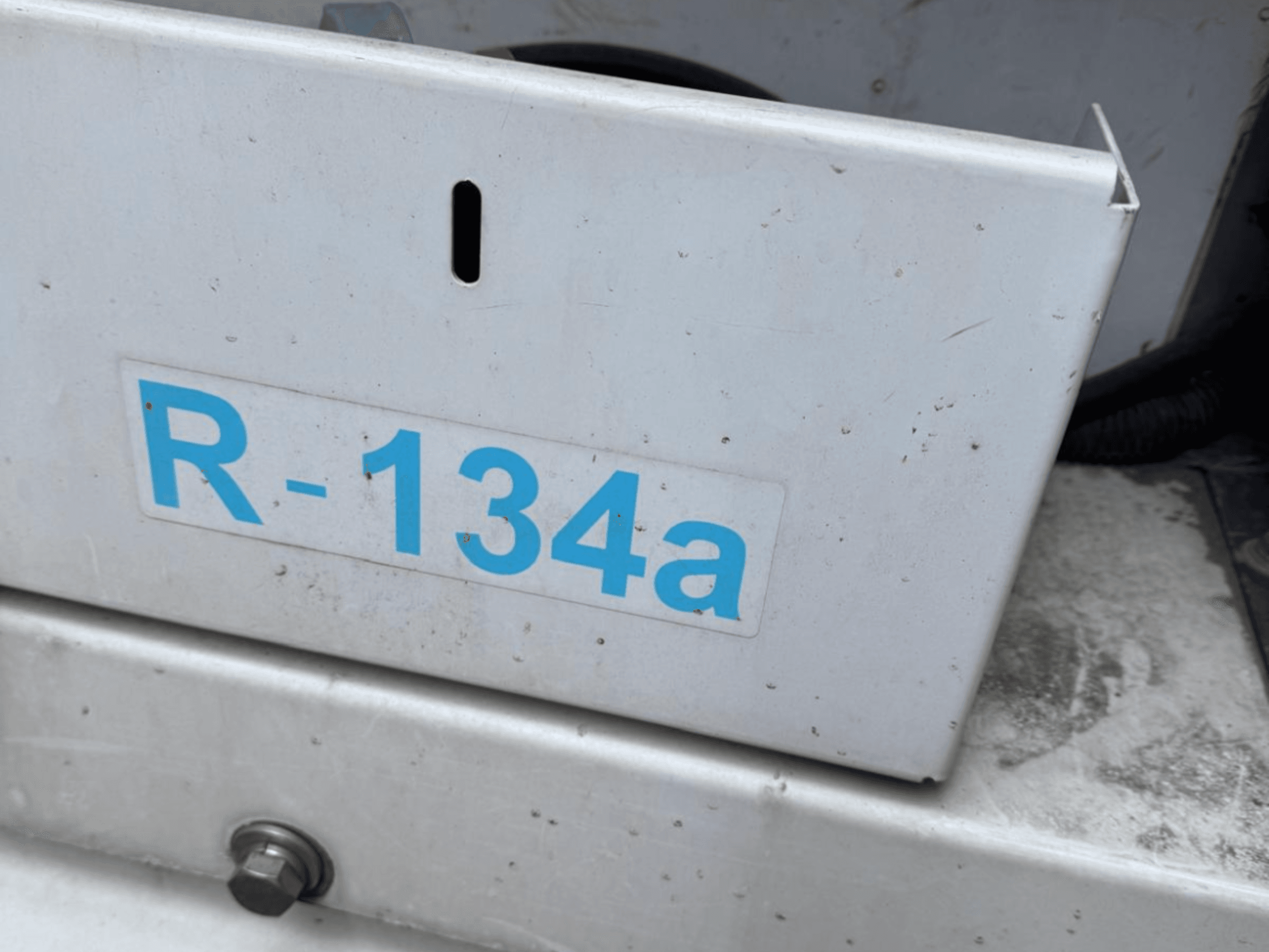 Reefer Container Running Costs: Electricity, Maintenance and Lifespan Image showing Gas refrigerant type for a reefer container