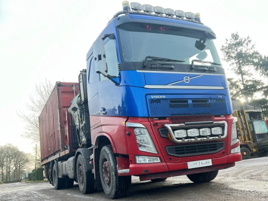 40ft shipping container delivered using an articulated Hiab lorry requiring extended access space